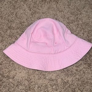 Super cute light pink USED bucket hat - in very good condition!